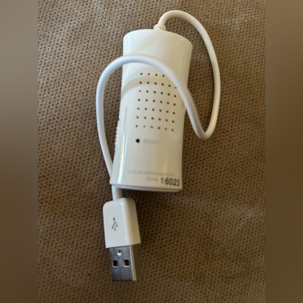 Brookstone Wireless Travel Router - NWOT